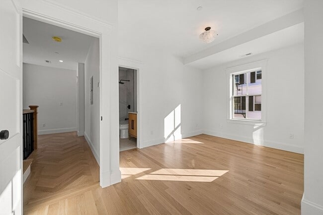 Building Photo - 309 Broadway