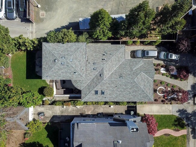 Building Photo - 530 Irven Ct