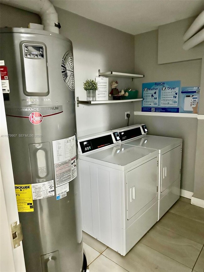 Building Photo - 9350 Fontainebleau Blvd