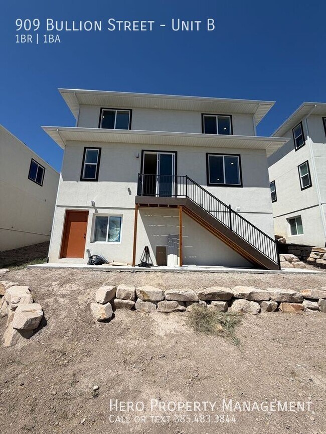 Building Photo - 909 Bullion St