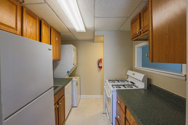 Building Photo - 14 King Henry Cir