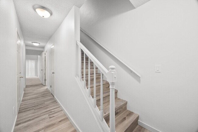 Building Photo - Charming Auburn Townhouse: 2-Bed, 1.5-Bath Gem with 1025 Sq. Ft. of Modern Living! Note 2nd bedro...