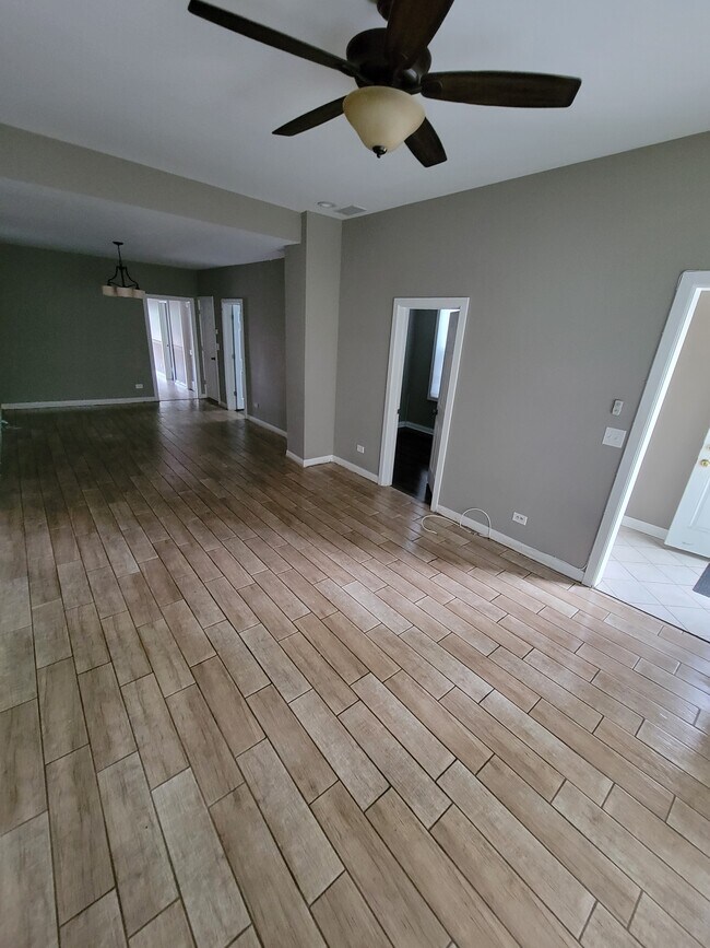 Building Photo - 5656 S May St