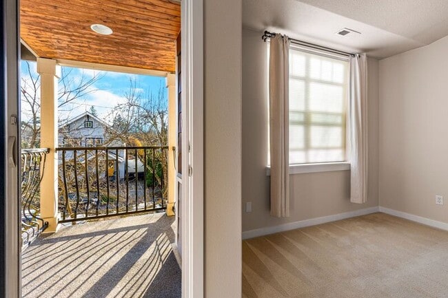 Building Photo - 929 SE Marion St