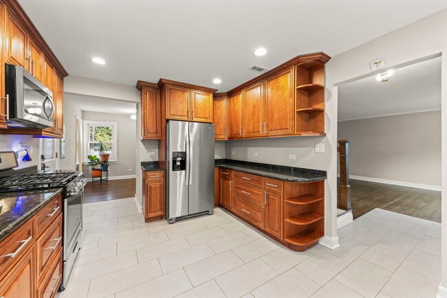 Building Photo - 2852 Scott St