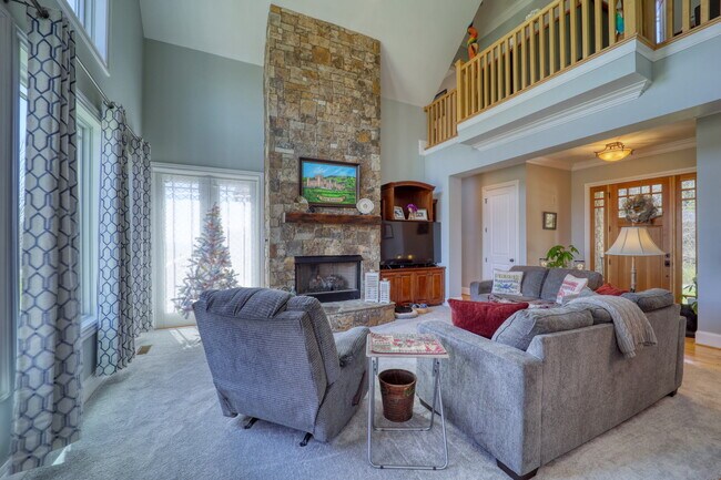 Building Photo - 137 N Ridge Ln