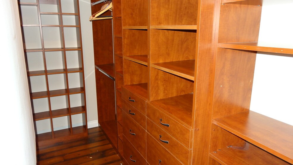 Building Photo - 12913 Winthrop Ave