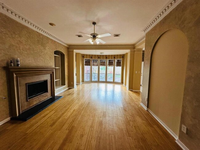 Building Photo - 17014 Sandestine Dr