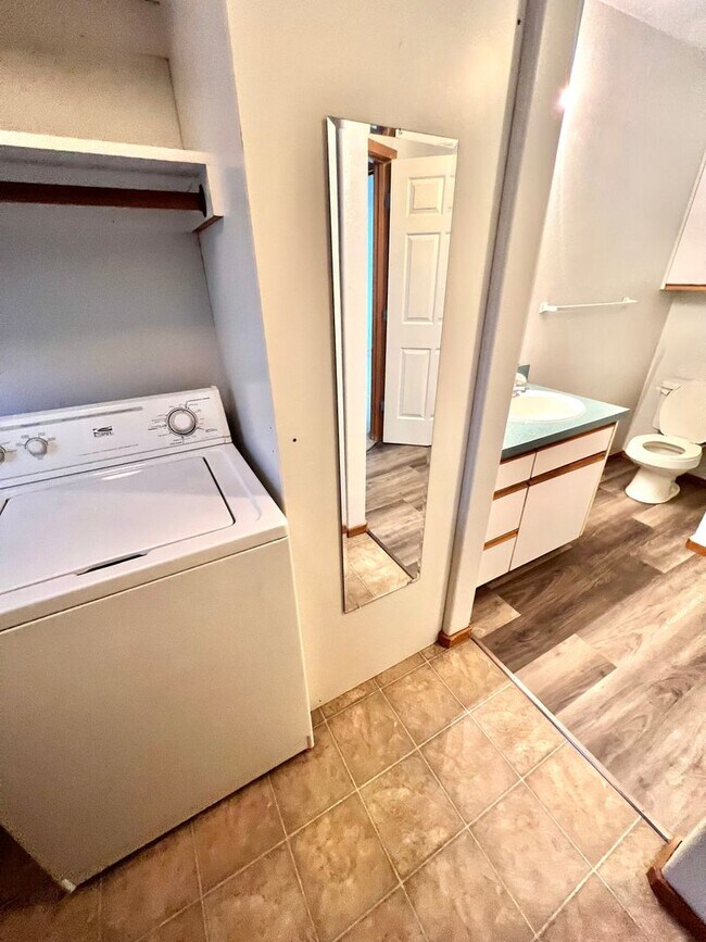 Building Photo - Cozy Grey Hawk Condo by COCC!