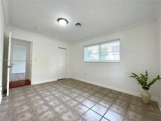 Building Photo - 401 Savona Ave