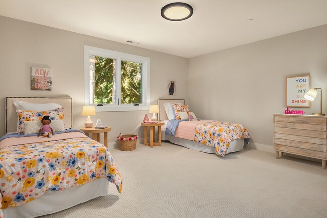 Building Photo - 7Bd/6.5Ba Bellevue Home