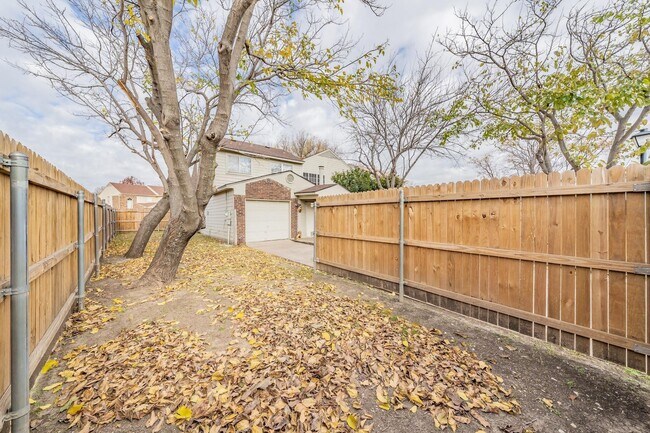Building Photo - 1504 Beach Ln