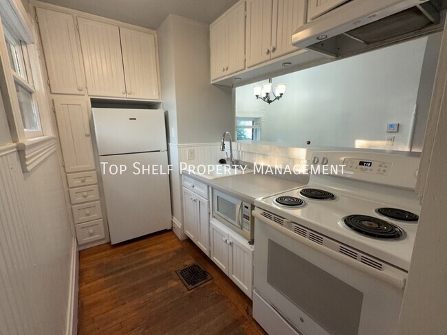 Building Photo - 669 19th St