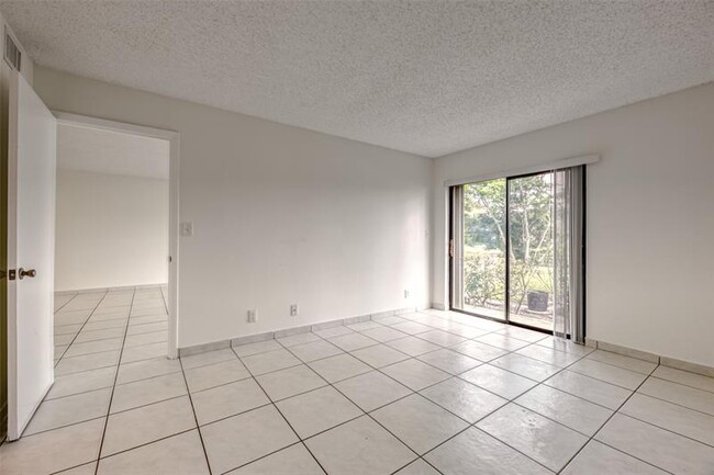 Building Photo - 9818 Nob Hill Ct