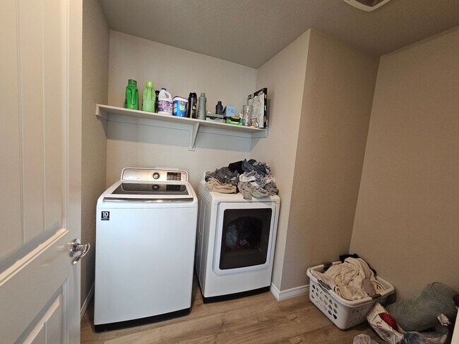 Building Photo - Welcome to this beautiful 3-bedroom, 3-bathroom home located in Lorson Ranch!!