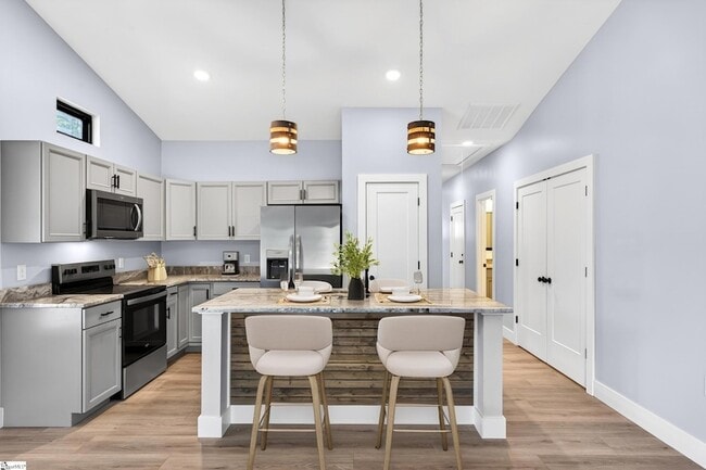 Building Photo - 1403 Lake Bowen Dam Rd