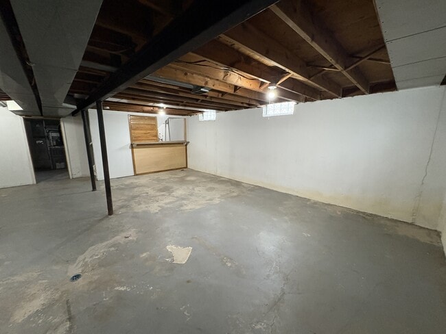 Building Photo - 20975 Poinciana St