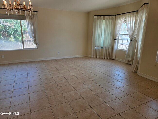 Building Photo - 5175 Capri Ct