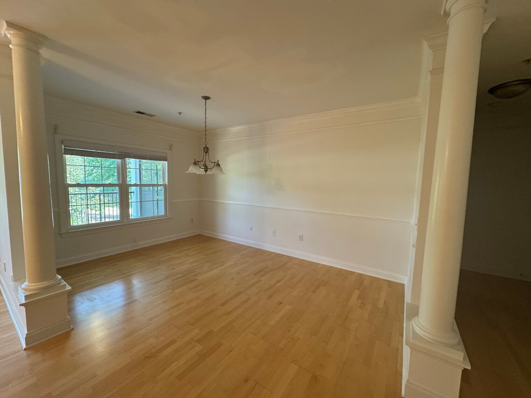 Building Photo - 1025 Riverland Woods Pl