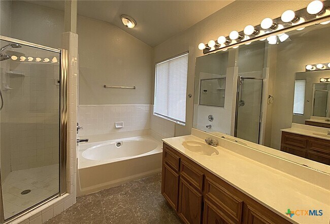 Building Photo - 1312 W Avenue D