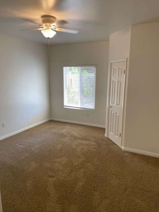 Building Photo - Gorgeous 4 Bedroom 2 Bath Home W/Pool!