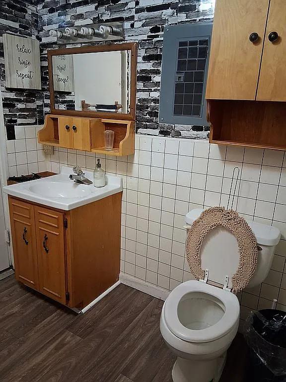 Building Photo - 1108 Rosewood Dr