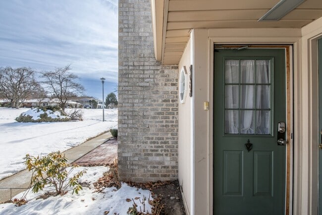 Building Photo - 2-Bedroom Condo with Great Community Amenities in Lower Macungie