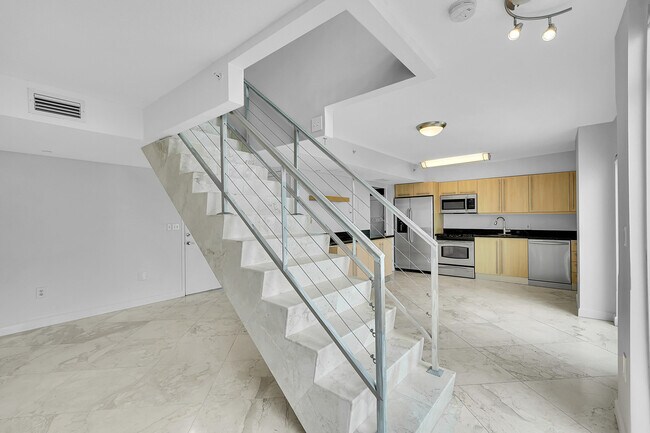 Building Photo - 7600 Collins Ave