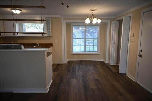 Building Photo - 6363 Melrose St