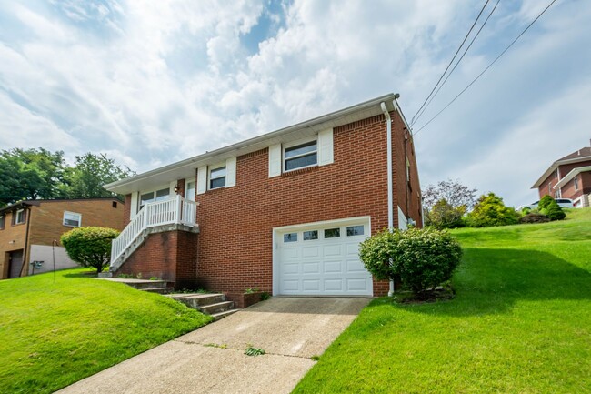 Building Photo - AVAILABLE OCT 1ST!! GORGEOUS 2 BEDROOM IN ...