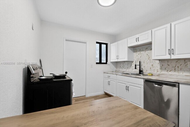 Building Photo - 1810 NW 9th St