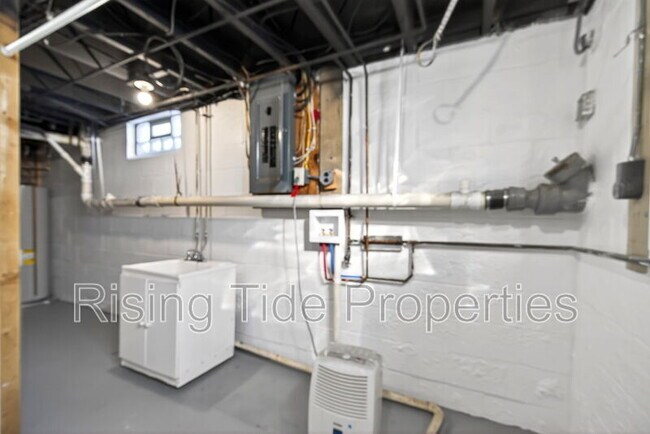 Building Photo - 1937 N Sunny Ridge Rd