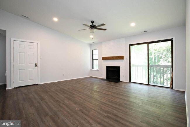 Building Photo - 428 Durham Ct