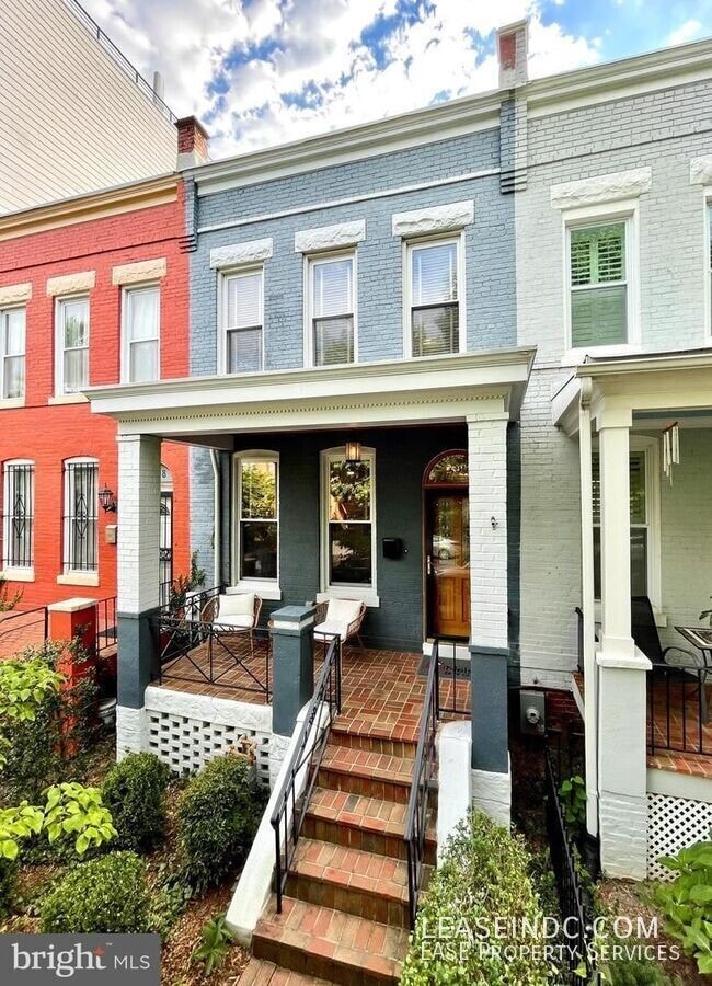 Building Photo - 260 15th St SE