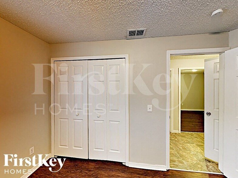 Building Photo - 435 Clay St