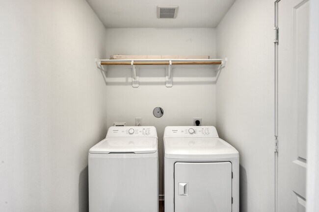 Building Photo - 29635 Knollwood Bay Rd