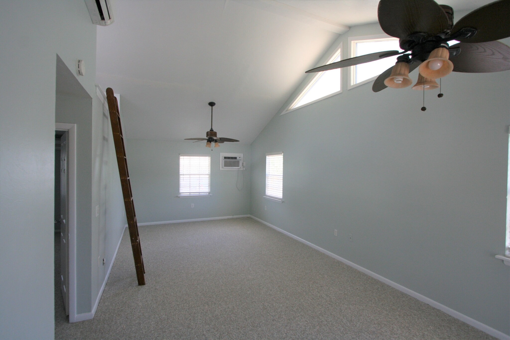 Spacious Master BR with walk in closet - 82 N Conch Ave