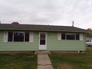 Building Photo - East Beakman St. Duplex