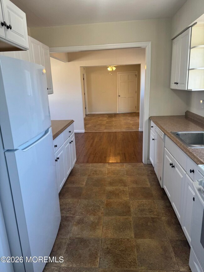 Building Photo - 8 View Dr