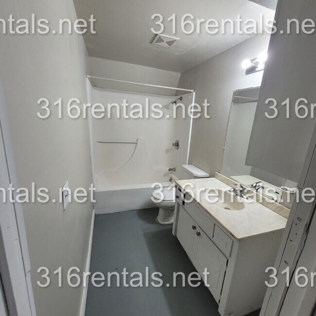 Building Photo - 1201 Hoch