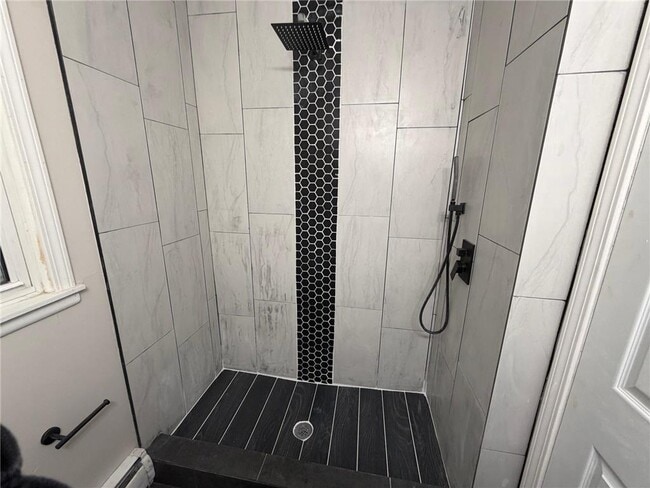 Building Photo - 212 42nd Ave NE