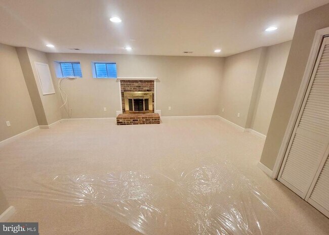 Building Photo - 8029 Sleepy View Ln