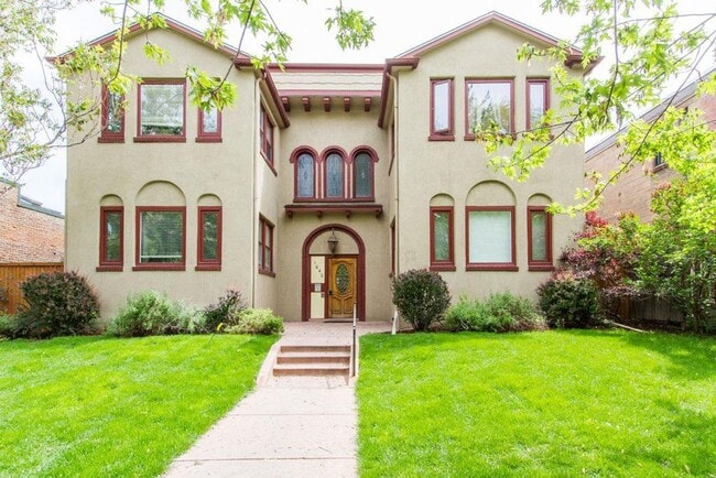 Building Photo - Beautifully updated condo minutes from dow...