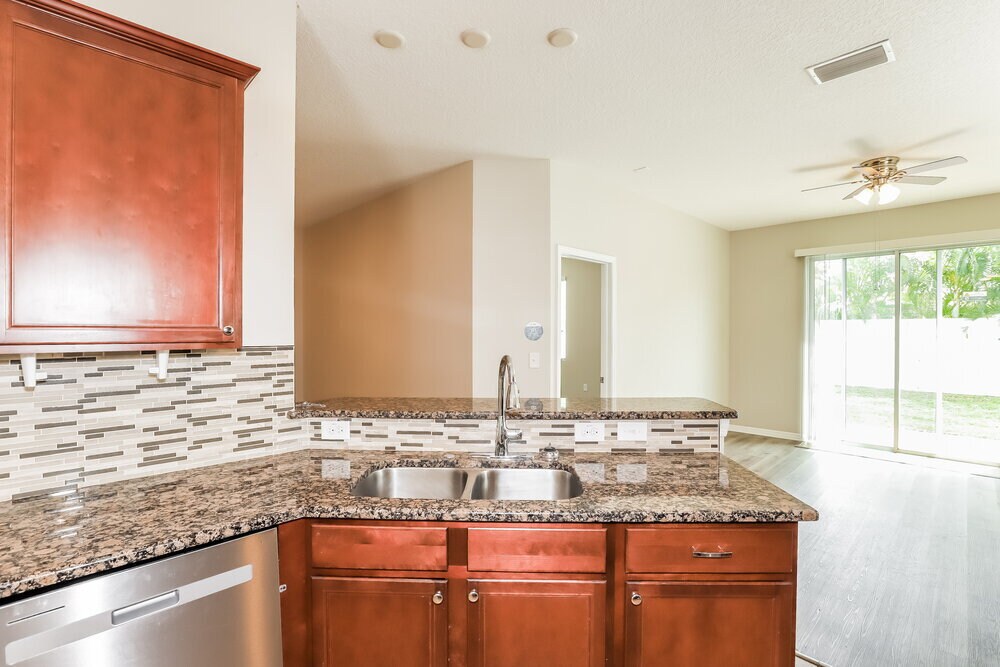 Building Photo - 511 Stone Briar Dr