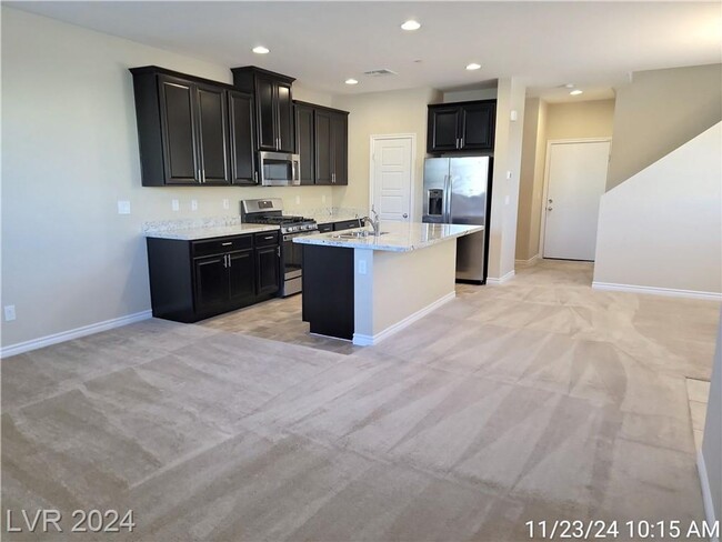 Building Photo - 3-BEDROOM TOWNHOME IN GATED NORTH LAS VEGA...