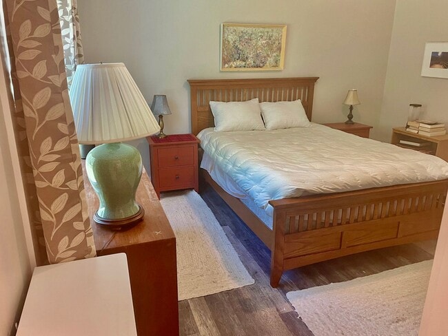 Building Photo - New 3 bed, 3 bath house with in law apt on...