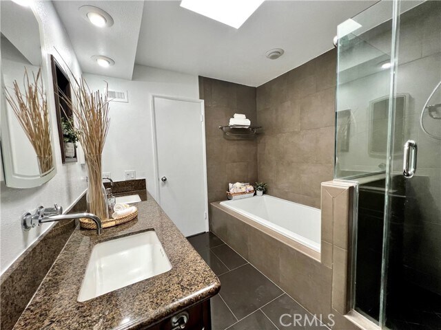 Building Photo - 7301 Vista Del Mar Vis
