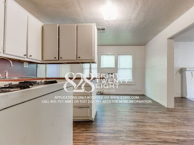 Building Photo - Charming 2 Bed/1 Bath Historic Bungalow in Norman Near OU Campus