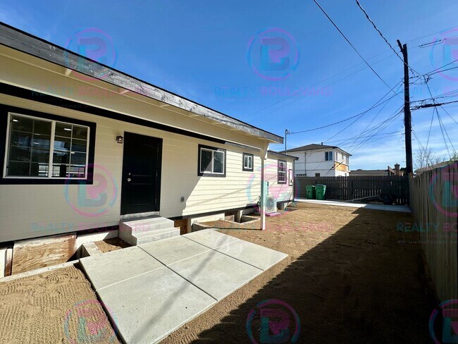 Building Photo - Modern 3-Bed Home with Fireplace, Backyard Entertaining Space & Prime Location