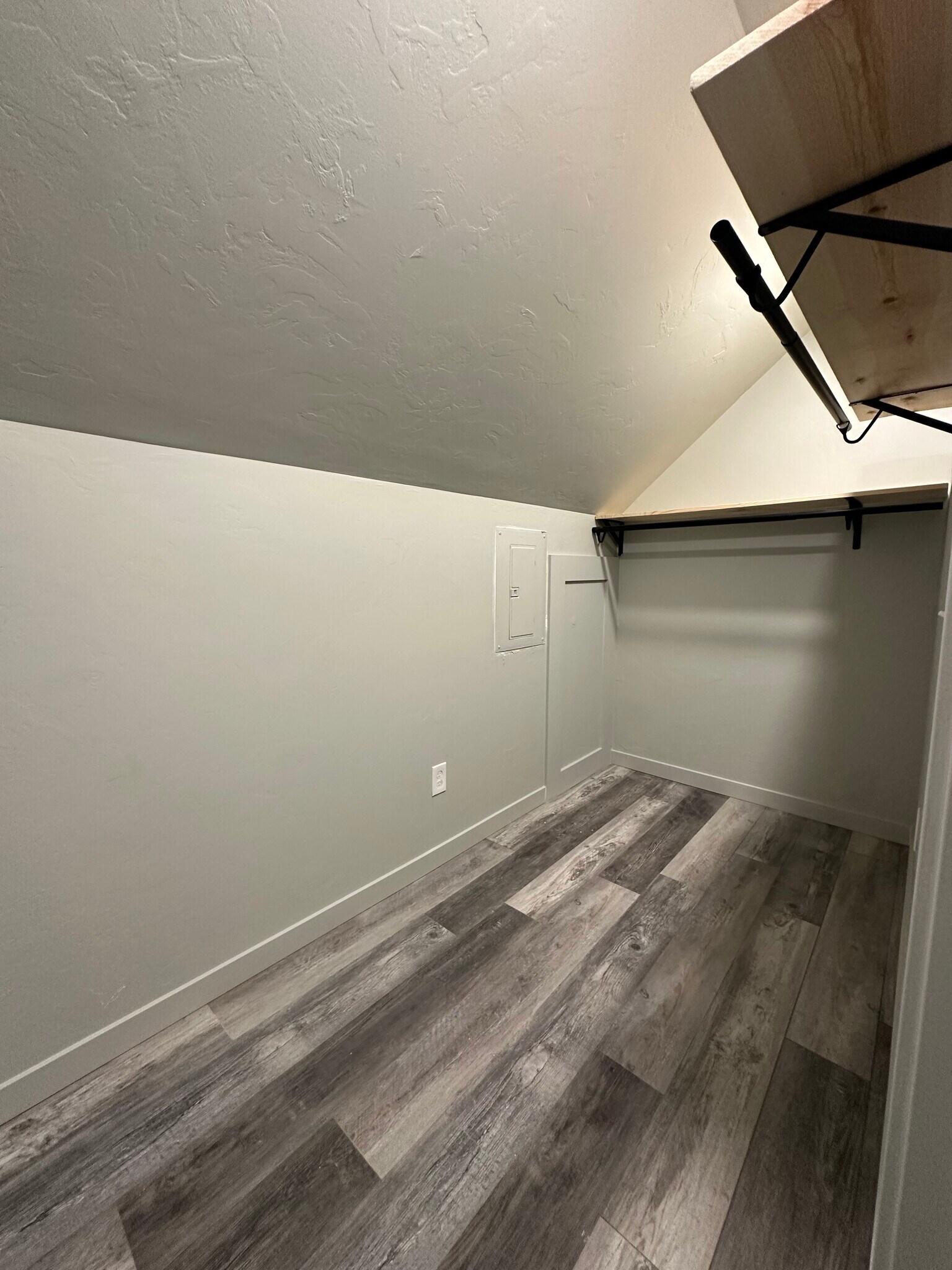 closet - 1413 Wabash Ave